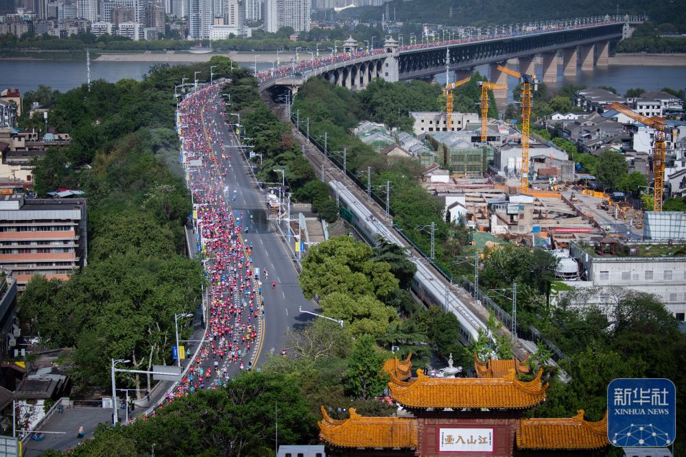 国社之镜·世纪光影 体育强国之路上影像见证中国体育产业“加速跑”(图16)