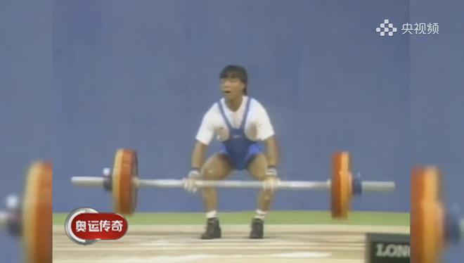 从巴黎蓝到悉尼蓝：揭秘奥运会举重背景板与国旗颜色的关联密码(图19)