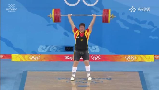 从巴黎蓝到悉尼蓝：揭秘奥运会举重背景板与国旗颜色的关联密码(图8)