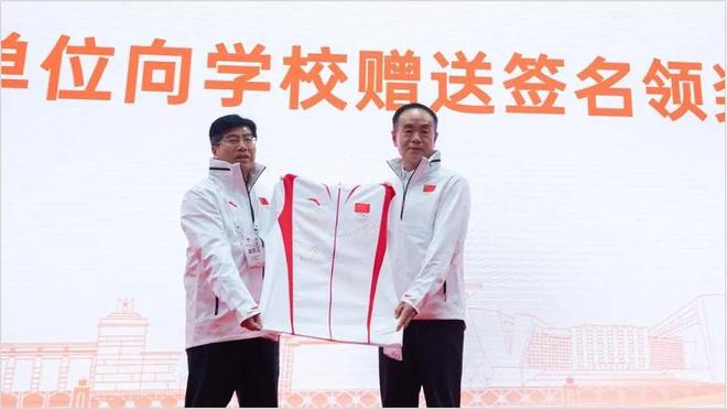 2024年中国国家队公益服务大行动 走进华中师范大学
