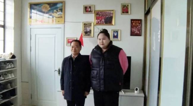 奥运举重冠军李雯雯获赠一套房 企业致敬体育精神(图2)