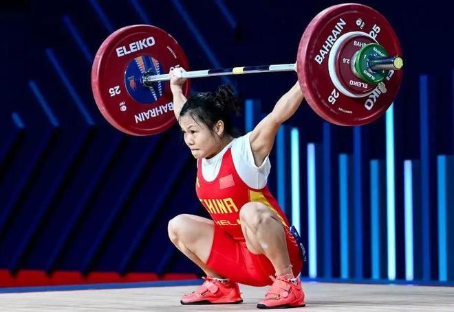 恭喜中国举重！2024举重世锦赛：赵金红连夺3金破两项世界纪录(图2)