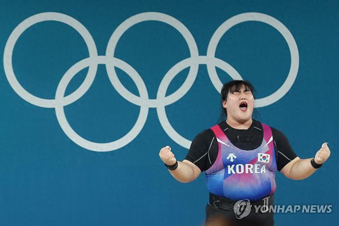 韩国拿到2024举重世锦赛首枚总成绩奖牌李闫正式接棒李雯雯
