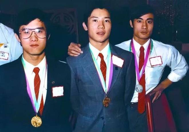 中国第一位举重金牌：为与日本人拼体重曾国强节食7天减重8斤(图6)