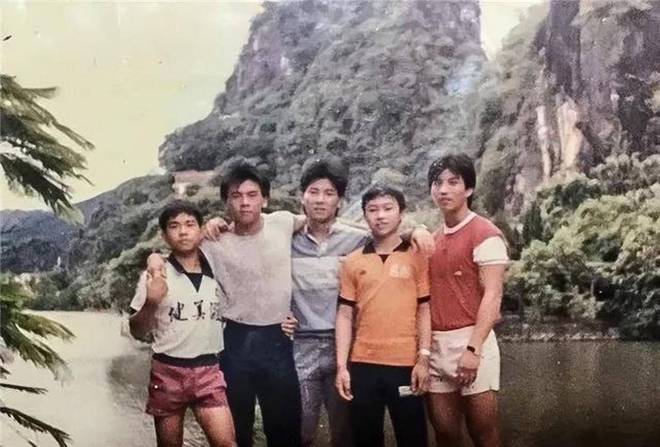 中国第一位举重金牌：为与日本人拼体重曾国强节食7天减重8斤