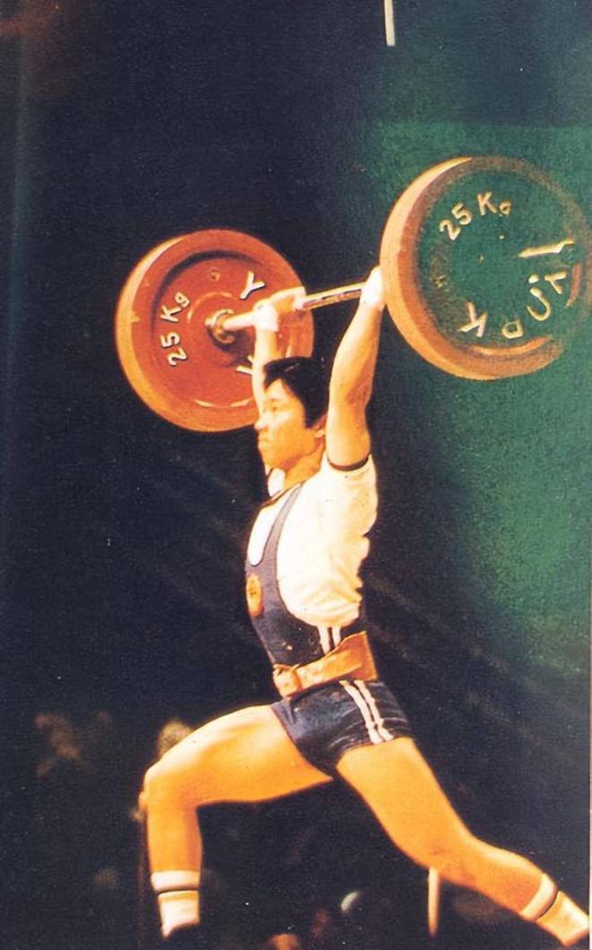 中国第一位举重金牌：为与日本人拼体重曾国强节食7天减重8斤(图2)