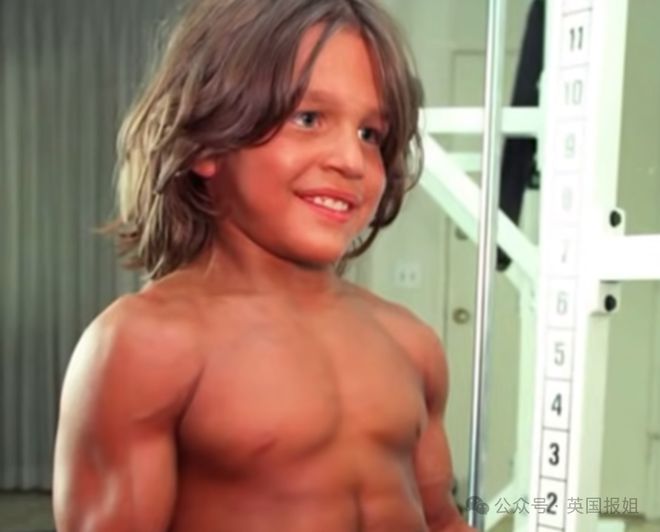 “世界最强壮男孩”成名25年自曝悲惨童年！爹妈逼迫举铁塑肌体脂仅1%：健身给我永久创伤！(图15)