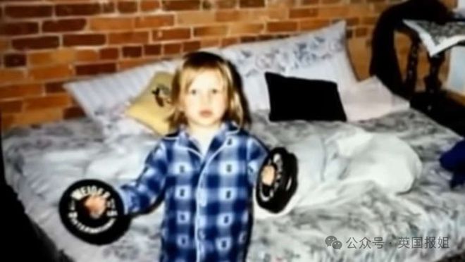 “世界最强壮男孩”成名25年自曝悲惨童年！爹妈逼迫举铁塑肌体脂仅1%：健身给我永久创伤！(图11)