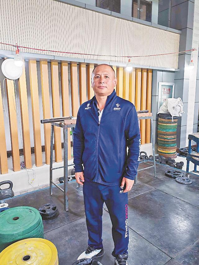 齐齐哈尔举重教练魏红全：把“世界前三”领上举坛(图2)