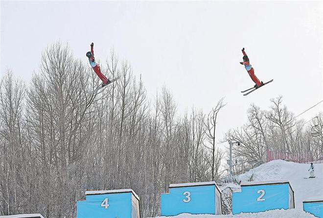 自由式滑雪空中技巧U系列比赛落幕双人同步项目备受瞩目