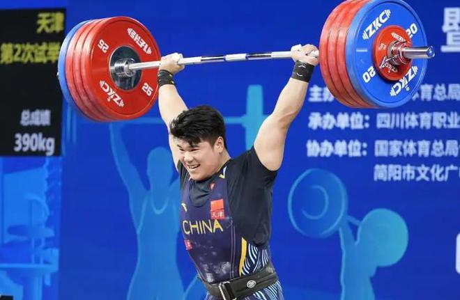 2025全国男子举重全锦赛：巴黎奥运会冠军刘焕华轻松包揽三金