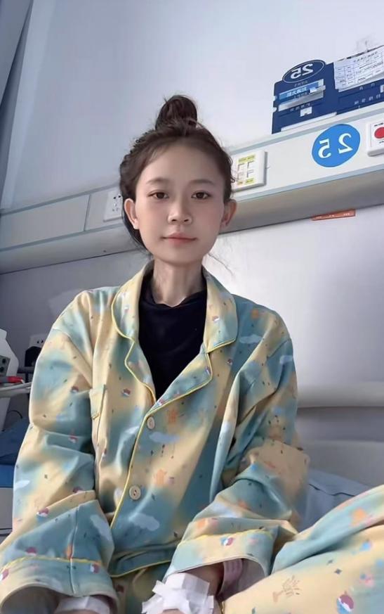 医学生“小何”去世年仅28岁死因曝光长得漂亮令人惋惜(图5)