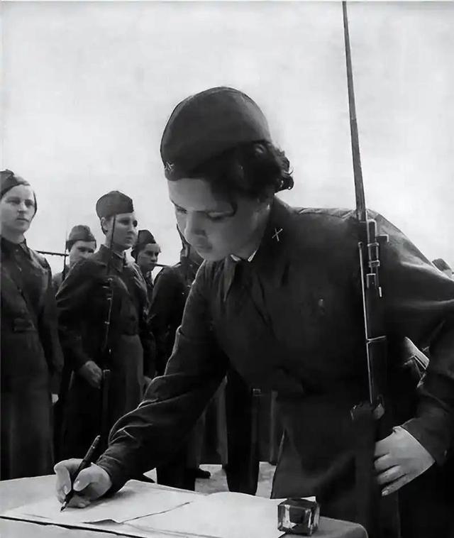 揭秘苏联美女间谍的养成过程尺度之大三观崩塌长相出众的优先(图6)