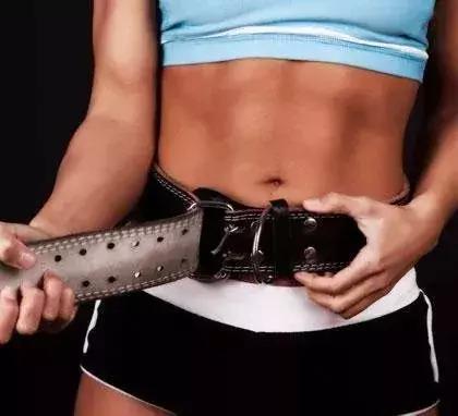 为啥经常练硬拉、深蹲的健身爱好者总是喜欢戴腰带？(图5)