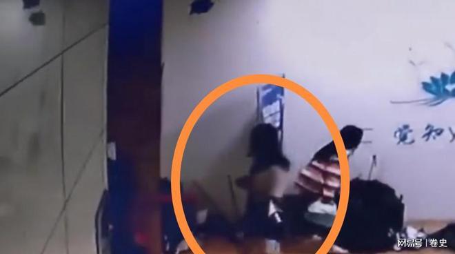 男子误入女澡堂后续！警方已介入洗浴中心回应更多细节已曝光(图2)