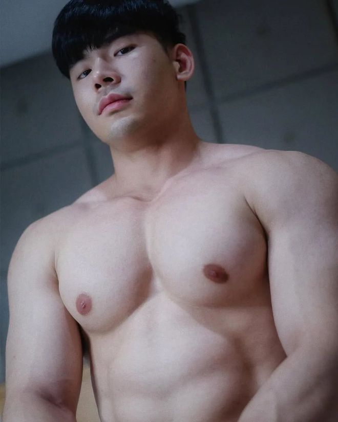 5个健身房练胸动作器械上强度打造饱满胸肌！