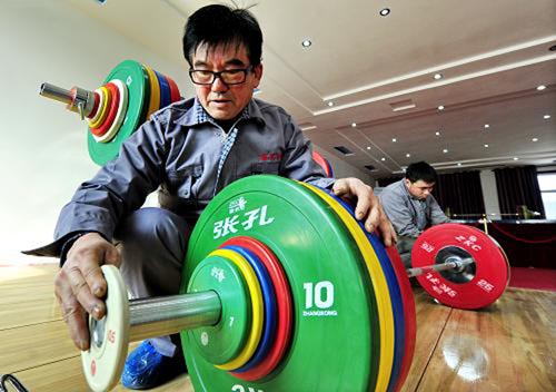 泊头“张孔杠铃”亮相巴黎奥运会资格赛 ——同时提供赛场举重台等器材