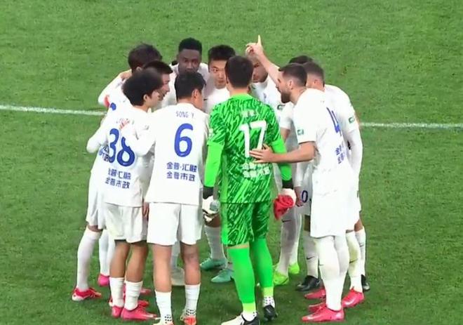 小毛失误太多 马里奥越踢越妖！宋岳廖妈算捡到宝了 喝水哥溜号了(图1)