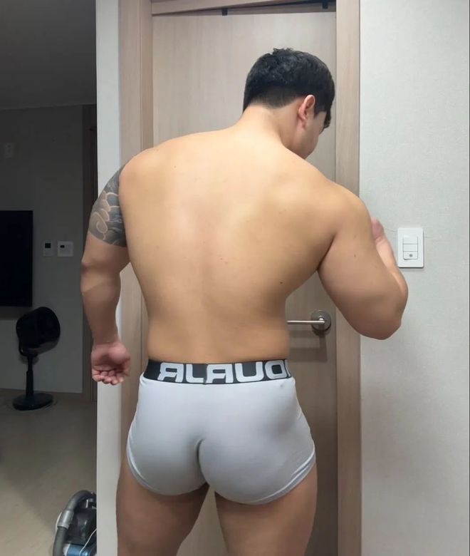 5个背部训练动作利用哑铃打造完美的倒三角身材！(图2)