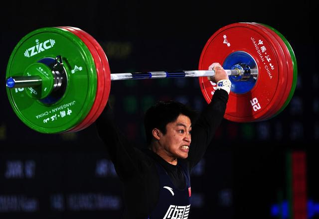 举重亚锦赛：张海琴完美表现刷新世界青年纪录