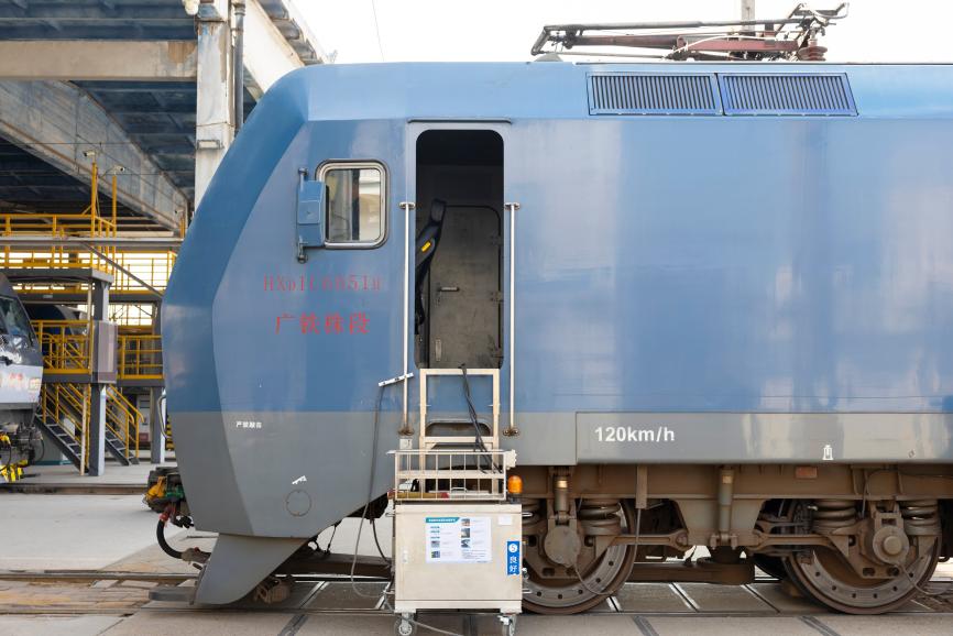 春运“泊车大师”：火车头背后的179次精准护航(图2)