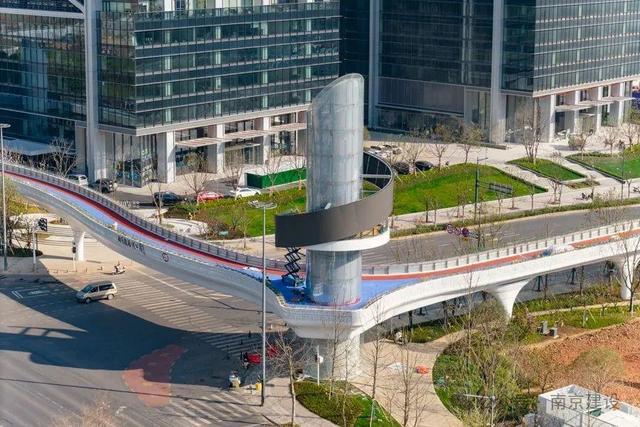 南京雨花数据线公园亮灯进入设备调试阶段(图3)