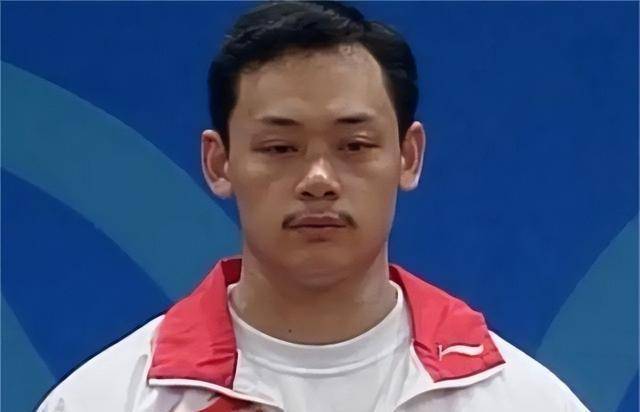 奥运冠军占旭刚退役后：迎娶初恋空姐已是副厅干部未来可期(图2)