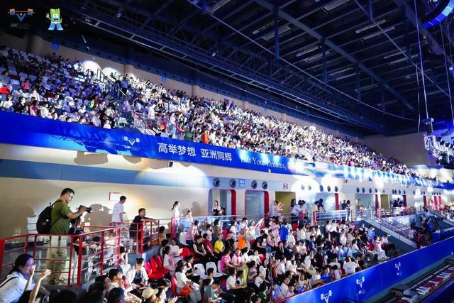 举重亚锦赛在江山落幕：一座江南小城的千钧绽放(图2)