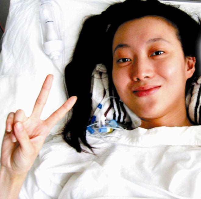 2008年她在奥运开幕式彩排时摔成瘫痪如今已是北舞教授(图5)