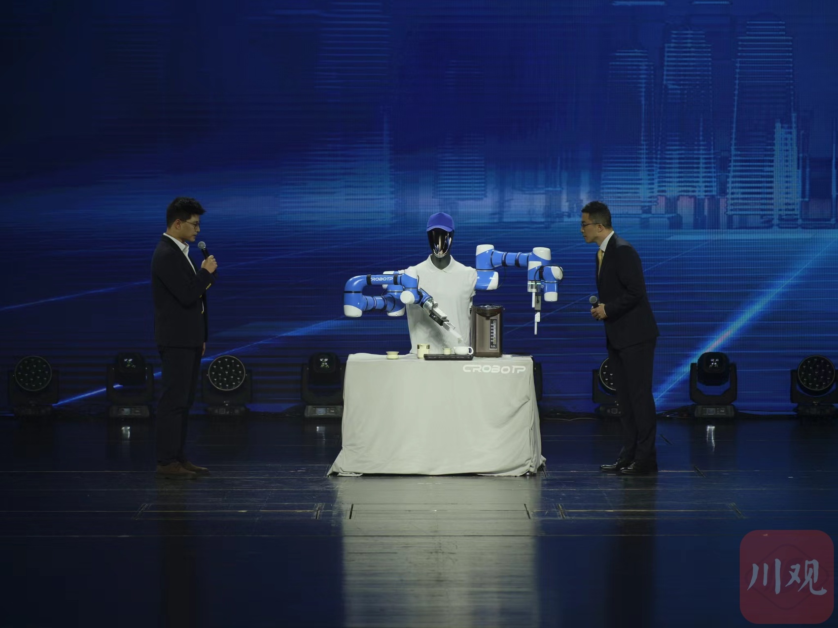 看“四川造”机器人集体亮相！四川省人工智能产业链产品发布会启动(图3)