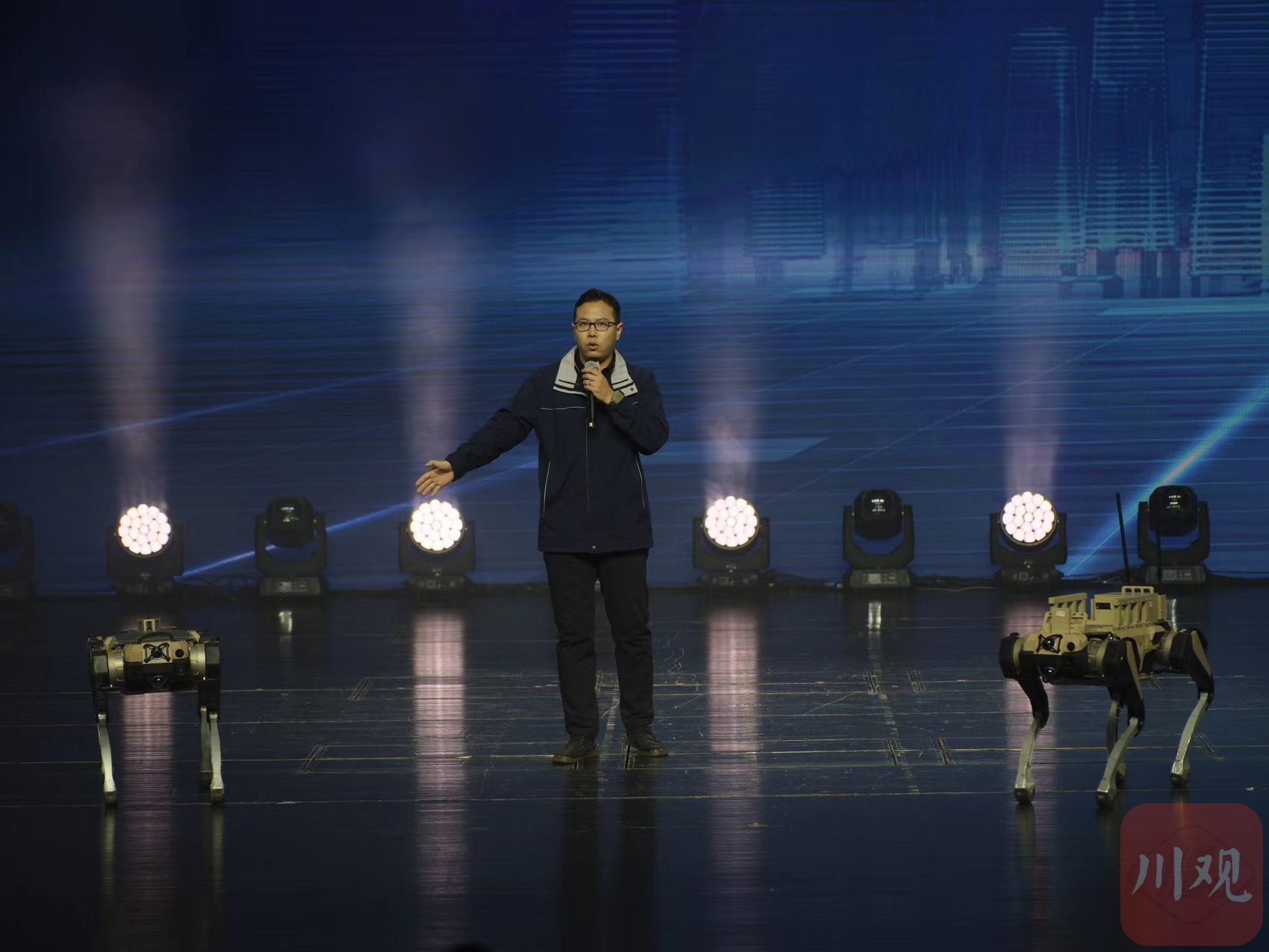 看“四川造”机器人集体亮相！四川省人工智能产业链产品发布会启动(图4)