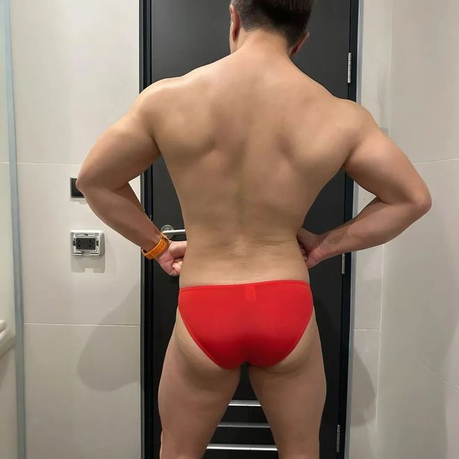 5个练背动作激活背部肌群打造雄厚倒三角身材！(图2)