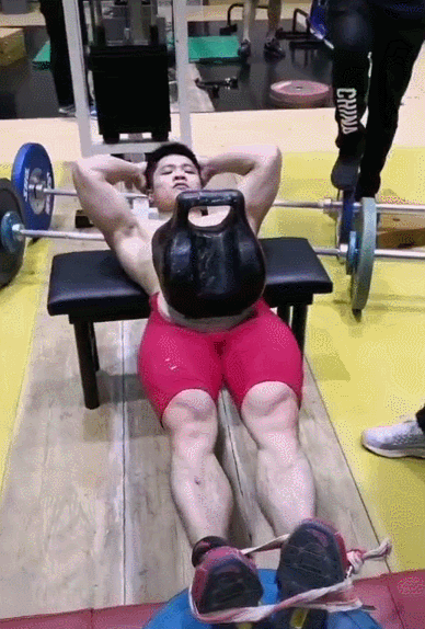 中国举重队爆笑日常：冠军的翻车姿势你万万想不到！(图7)