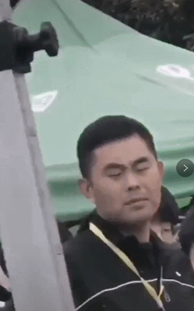 中国举重队爆笑日常：冠军的翻车姿势你万万想不到！(图15)