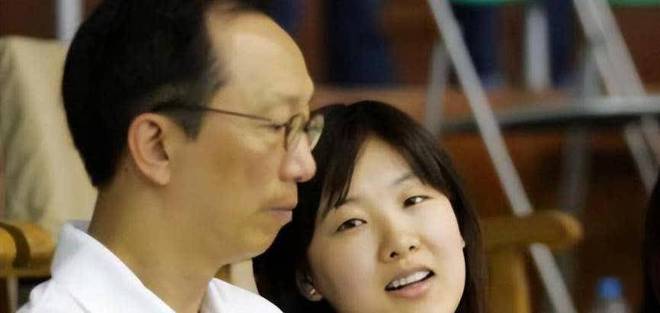 14岁拿奥运冠军嫁大26岁富豪伏明霞如今怎样震惊体坛！(图7)