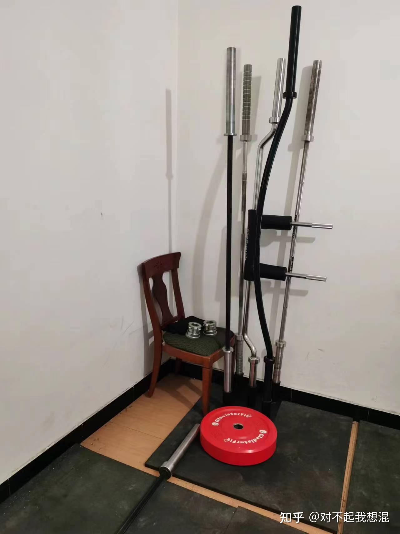 她是9枚金牌的冠军被教练下药终身不育退役后当搓澡工嫁和尚(图1)