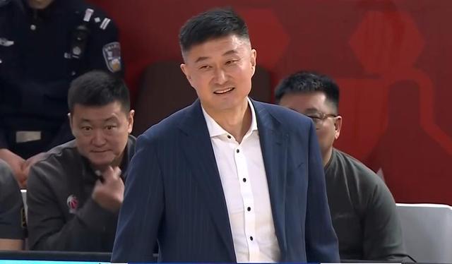 溃败 随着一场81-123 CBA豪门轰然倒下：0-1 多人低迷 主教练满脸郁闷(图4)