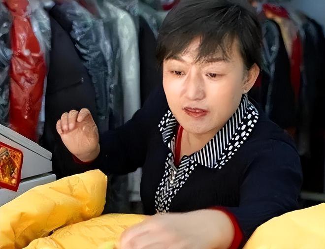 她曾获 9 枚金牌却惨遭教练下药致终身不育退役后沦为搓澡工(图12)