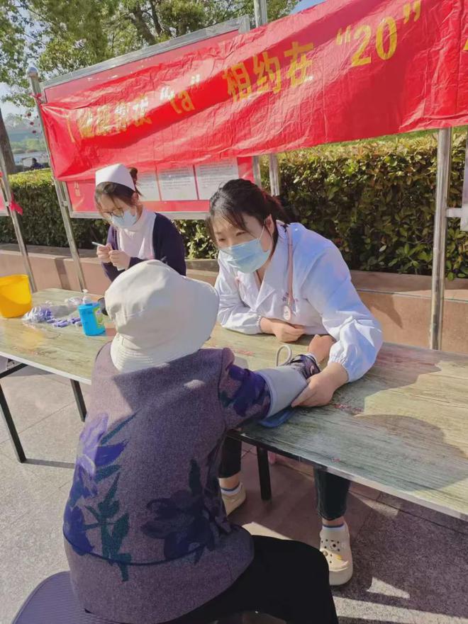 怀远县中医院开展 “健康你我他相约在20” 便民服务义诊活动(图2)