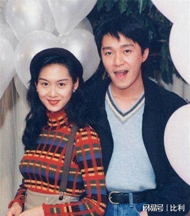 53岁朱茵黄贯中现身演唱会住深山残屋的她活成了现实版李子柒(图6)