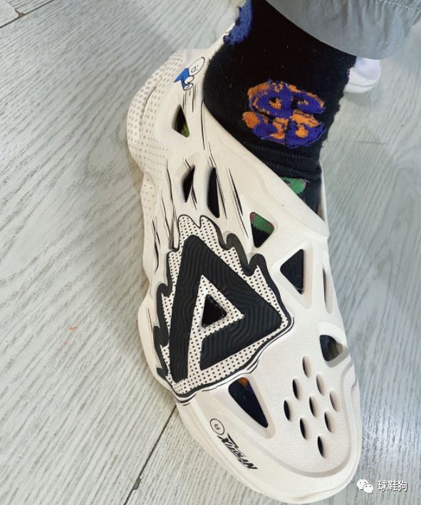 国产混战！匹克闪现3新版本来袭 安踏老爹鞋好帅 特步篮球鞋崛起(图4)