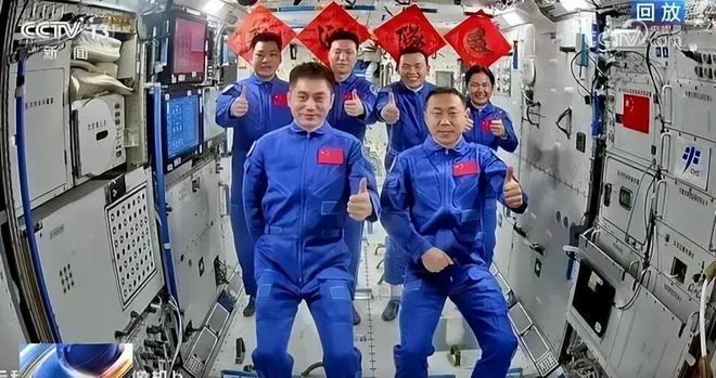 安全着陆！神舟十八号返回舱被灼烧得乌黑返回过程经历了什么？(图9)