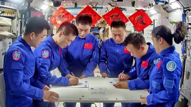 安全着陆！神舟十八号返回舱被灼烧得乌黑返回过程经历了什么？(图11)