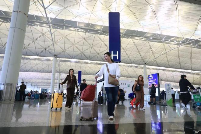 香港旅游“双向奔赴”：内地客涌港过节庆港人北上追品质体验(图10)