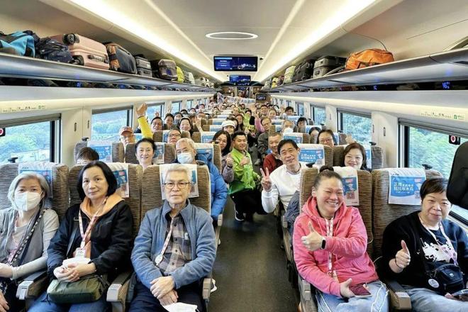 香港旅游“双向奔赴”：内地客涌港过节庆港人北上追品质体验(图11)