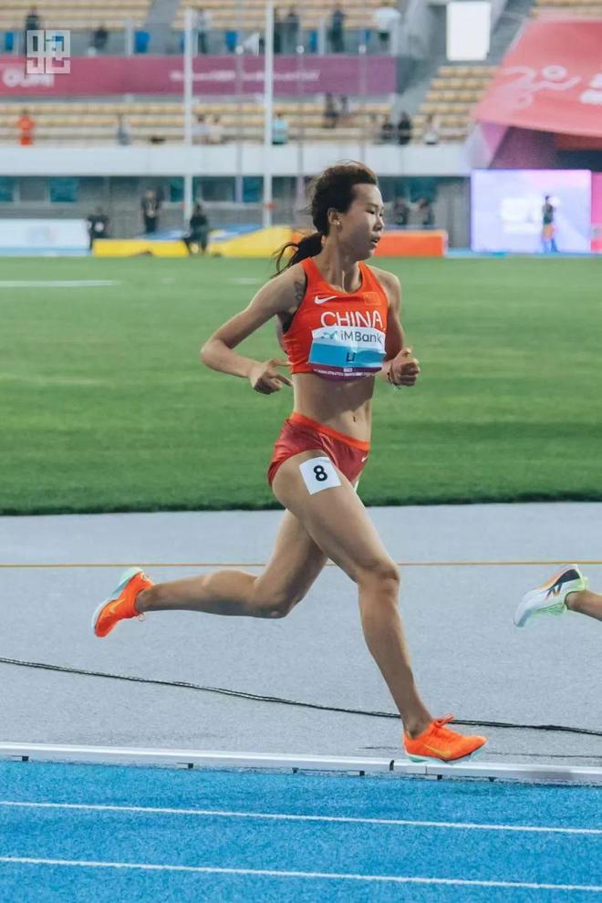 通化市运动员李春辉问鼎亚锦赛女子1500米冠军！我国时隔十年再次获此殊荣(图3)