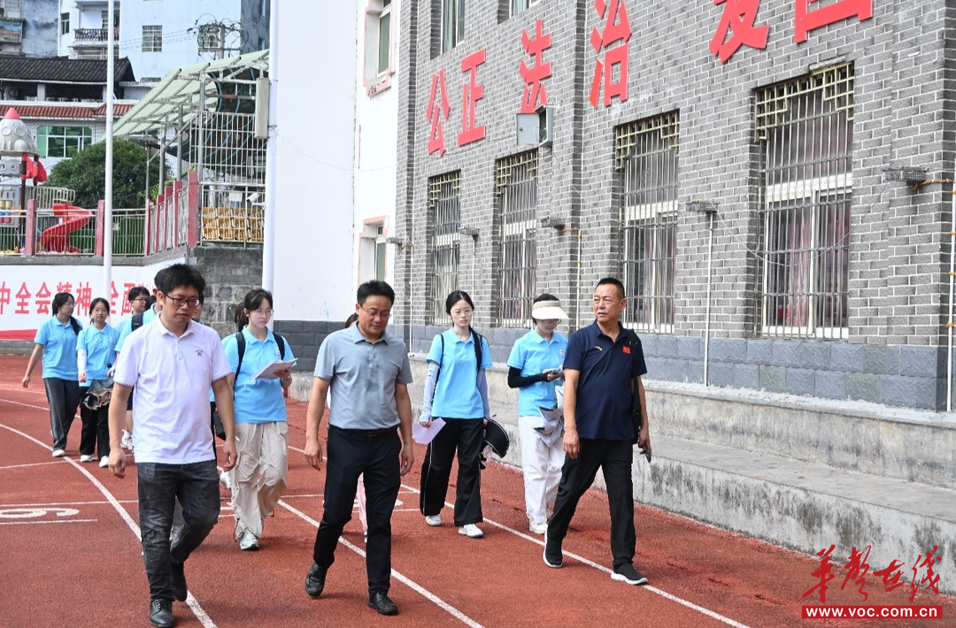 湖南第一师范学院“数映红途”乡村振兴促进团赴“冠军摇篮”玉玲举重学校调研(图1)