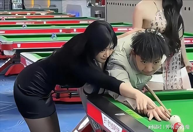 台球厅被曝“特殊服务”包间暗藏玄机美女陪练988包一杆进洞(图6)