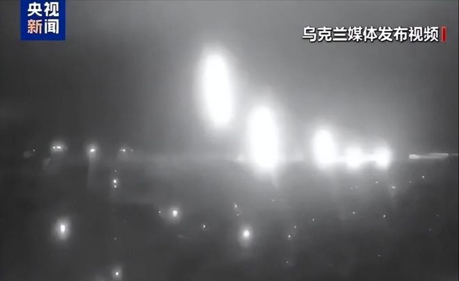 出大事了！俄41架战轰被炸泽连司基亲自操刀普京报复不隔夜(图3)