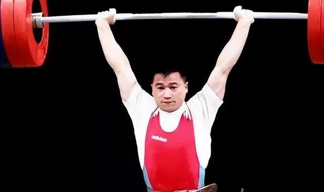 “力拔山兮气盖世”盘点奥运史上最经典5个举重夺冠瞬间！(图6)